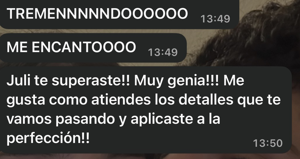 Mensaje de WhatsApp de una clienta: Tremendo, me encantó, Juli te superaste, muy genia, me gusta cómo atendés los detalles y aplicaste todo a la perfección